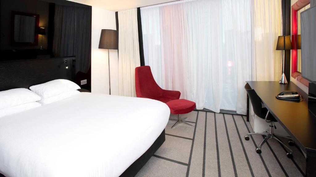 Crowne Plaza Manchester City Centre, an IHG Hotel - Wheelchair Accessible Room With Shower - Non-Smoking