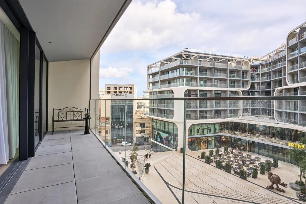 Cosy One-Bedroom Apartment in Mercury Tower by Zaha Hadid