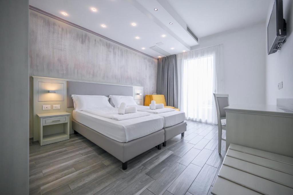 Posteľ alebo postele v izbe v ubytovaní Hotel Villa Paradiso Suite