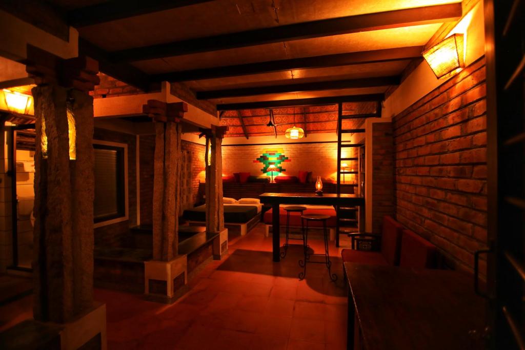 Jaadooghar Annapara Homestay, Sustainably Luxurious - Deluxe Family Suite