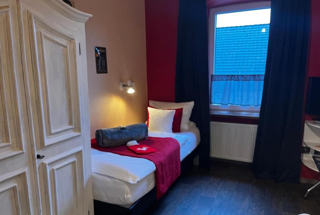 Postel nebo postele na pokoji v ubytování Henblas Hotel