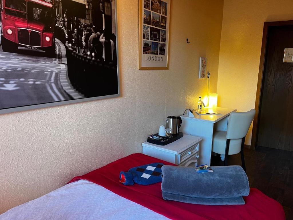 Postel nebo postele na pokoji v ubytování Henblas Hotel