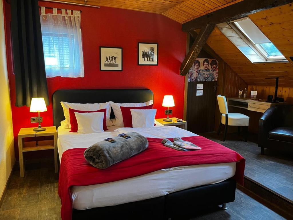 Postel nebo postele na pokoji v ubytování Henblas Hotel