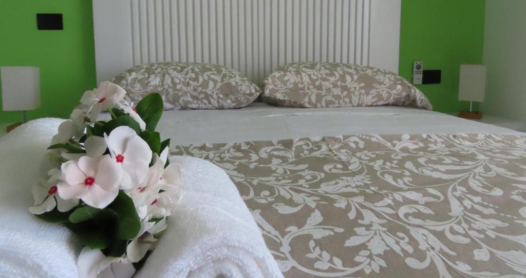 Postel nebo postele na pokoji v ubytování All Seasons Hotel