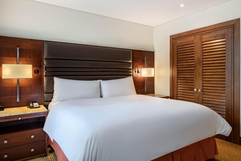 Postel nebo postele na pokoji v ubytování JW Marriott Hotel Bogotá
