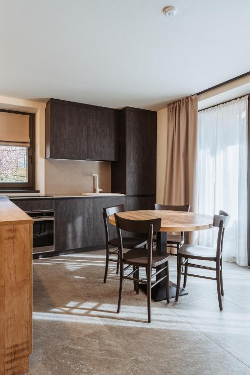 Kuchyň nebo kuchyňský kout v ubytování Residence Piz Aot