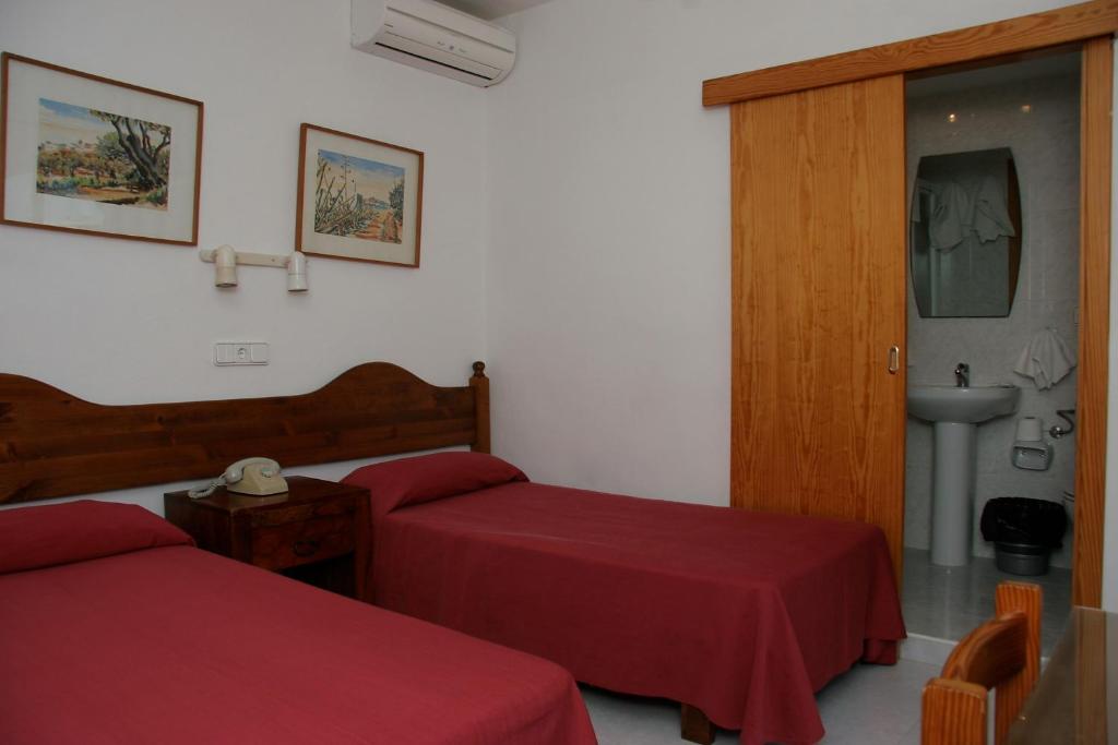 Hostal Talamanca - Double Or Twin Room