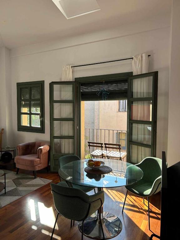 Posedenie v ubytovaní Modern apt in old town w cathedral views