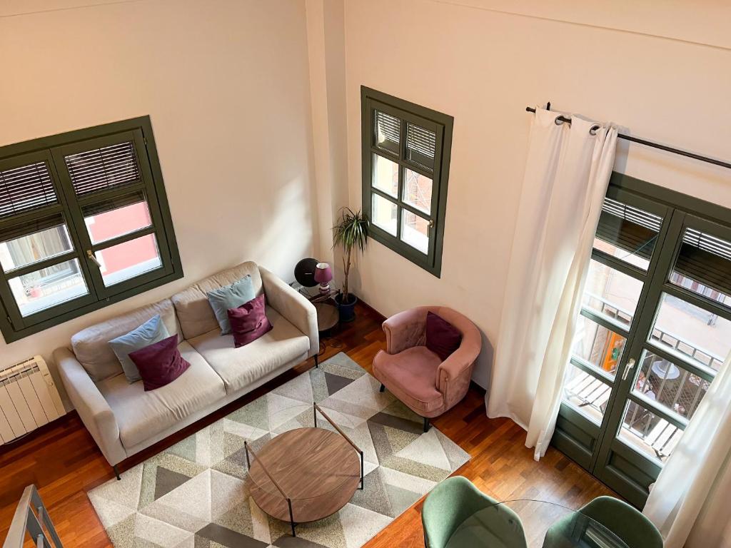 Posedenie v ubytovaní Modern apt in old town w cathedral views