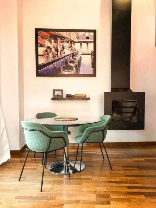 Posedenie v ubytovaní Modern apt in old town w cathedral views