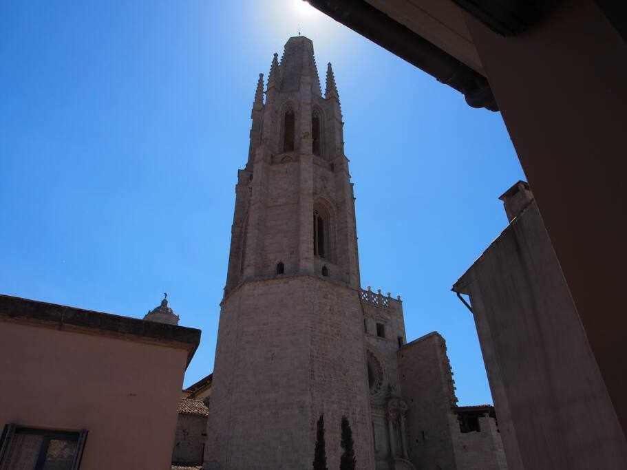 Fotografia z galérie ubytovania Modern apt in old town w cathedral views v destinácii Girona