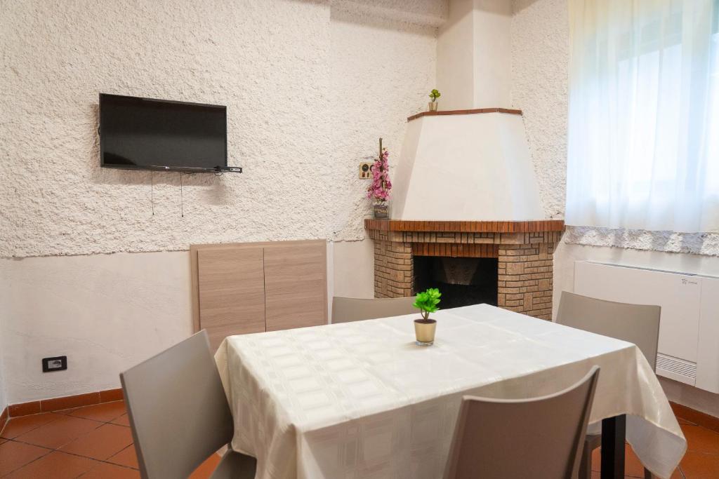 TV a/nebo společenská místnost v ubytování Albergo della Posta