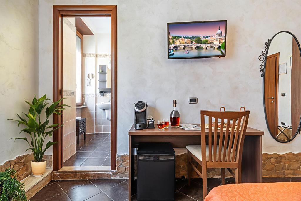 Alis Laura guest house - 150m from piazza bologna metro and 10 minutes from the Colosseum tesisinde bir televizyon ve/veya eğlence merkezi