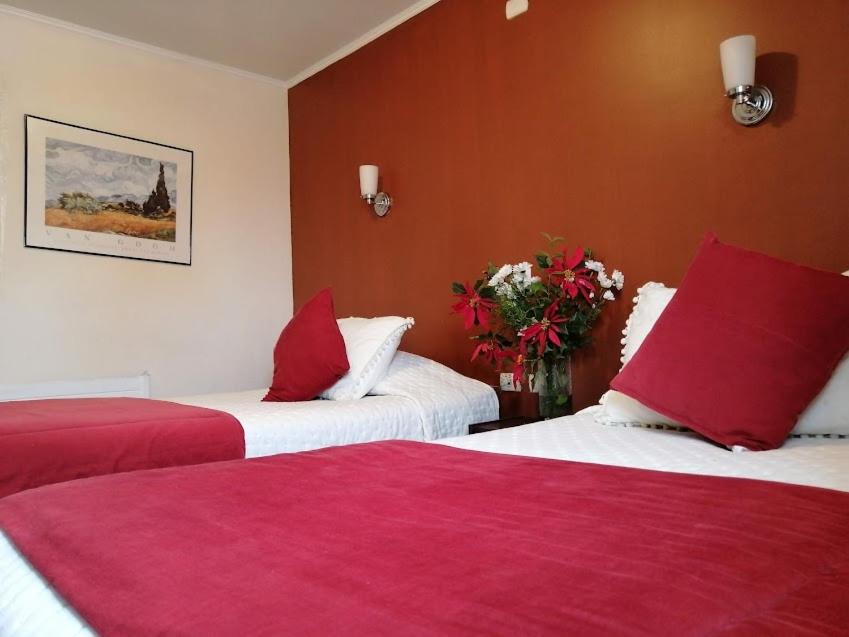 Postel nebo postele na pokoji v ubytování Hotel Palmeras