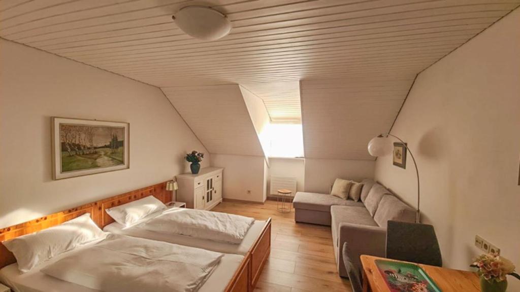 Katil atau katil-katil dalam bilik di Ferienwohnung Schloss Kirchham