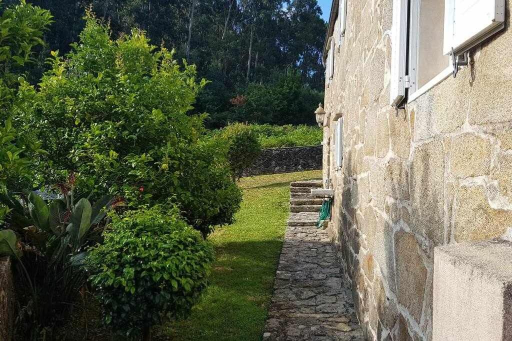 Zahrada ubytování Casa Rural en Lira para 9 personas