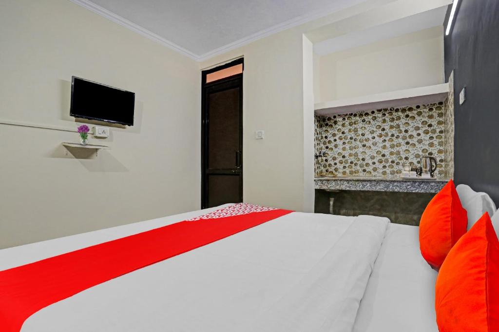 TV a/nebo společenská místnost v ubytování Hotel O Dremland Residency