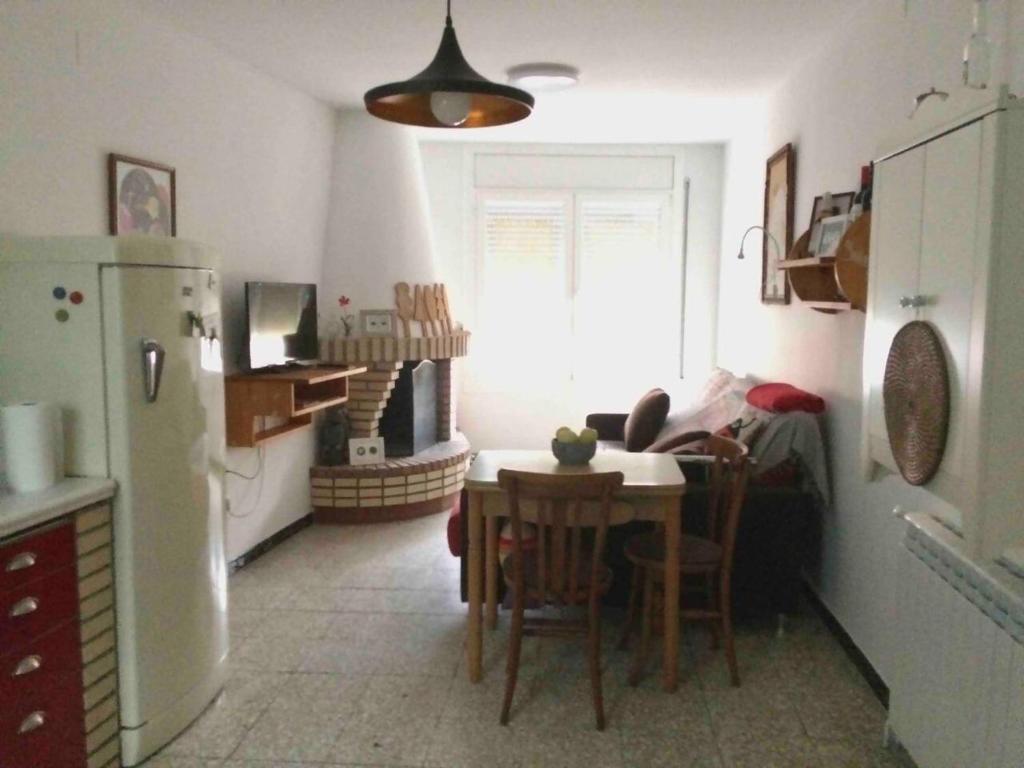 Kuchyň nebo kuchyňský kout v ubytování Casa taller Penelles