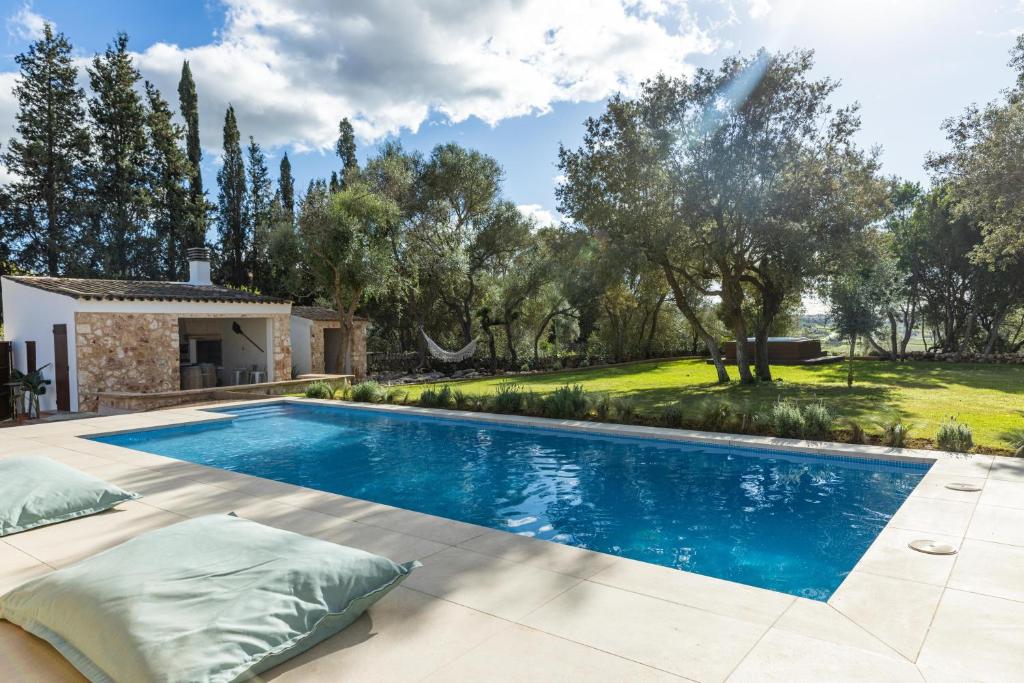 Bazén v ubytování Es Mirador de Vernissa Jacuzzi sauna y piscina nebo v jeho okolí
