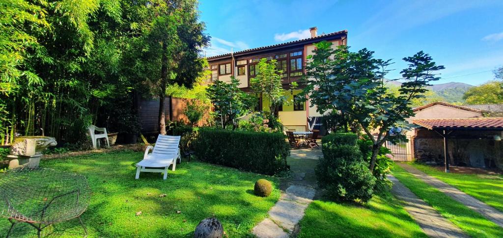 Zahrada ubytování La Casona de La Vega junto a Cangas de Onís