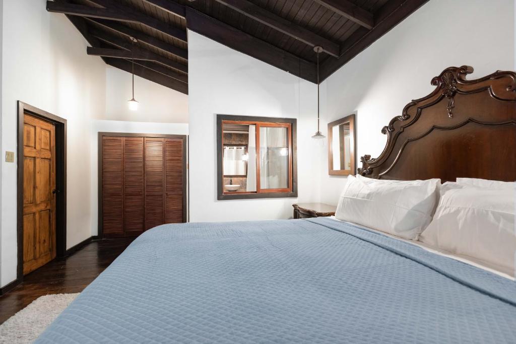 Postel nebo postele na pokoji v ubytování Serendipity Holistic Resort Spa