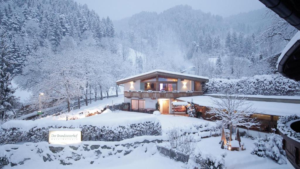 シュタンスにあるDer Brandstetterhof - Adults onlyの雪家