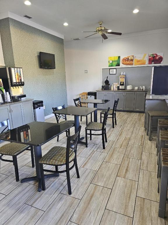 Quality Inn near Blue Spring photo