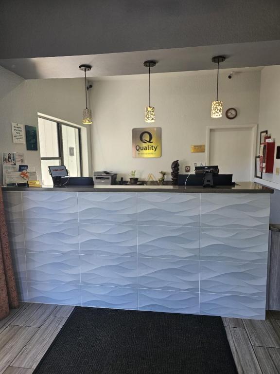Quality Inn near Blue Spring photo
