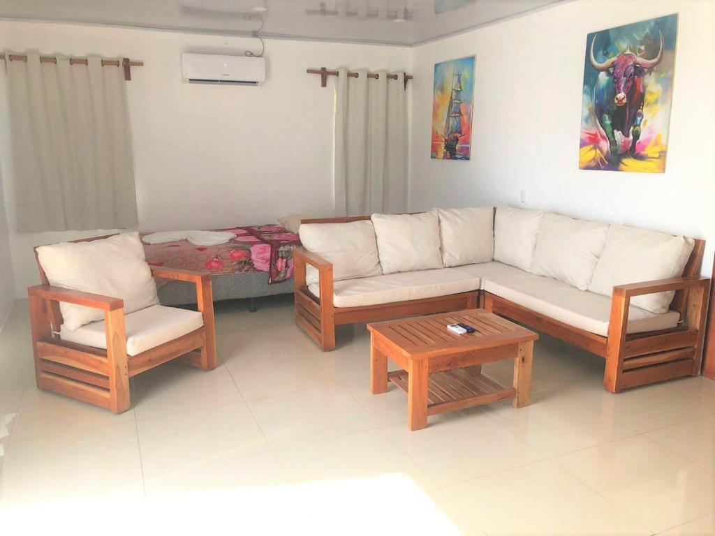 Emerald Luxe Suites - Deluxe King Suite