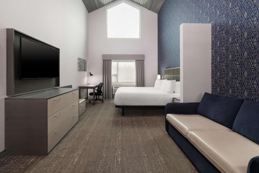 Postel nebo postele na pokoji v ubytování Best Western Plus Prince George
