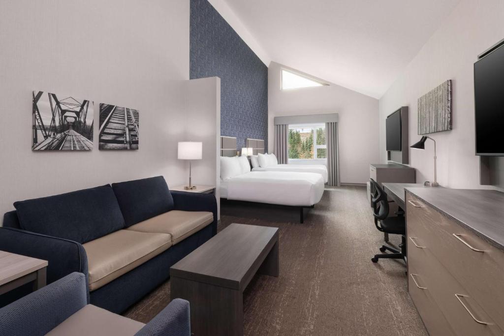 Postel nebo postele na pokoji v ubytování Best Western Plus Prince George