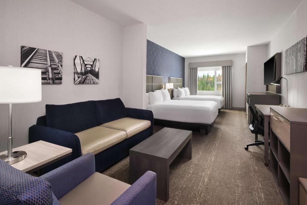 Postel nebo postele na pokoji v ubytování Best Western Plus Prince George