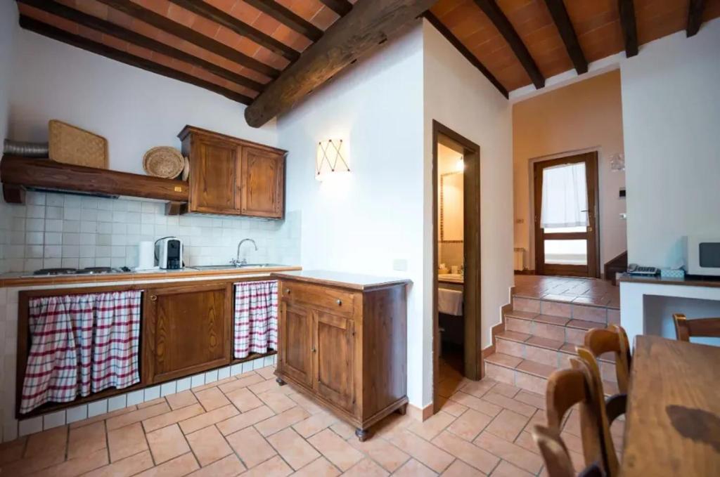 Kuchyň nebo kuchyňský kout v ubytování Charming Studio with Shared Pool in Loro Ciuffenna