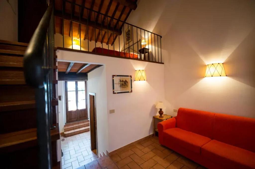 Posezení v ubytování Charming Studio with Shared Pool in Loro Ciuffenna
