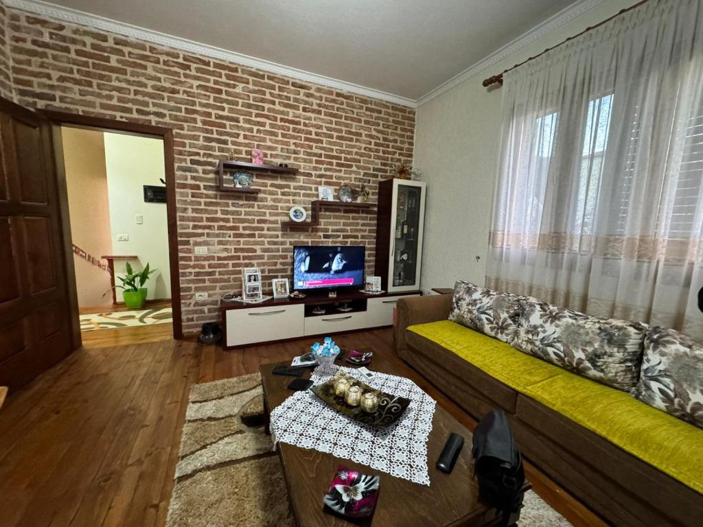 TV a/nebo společenská místnost v ubytování Guesthouse Ndroq