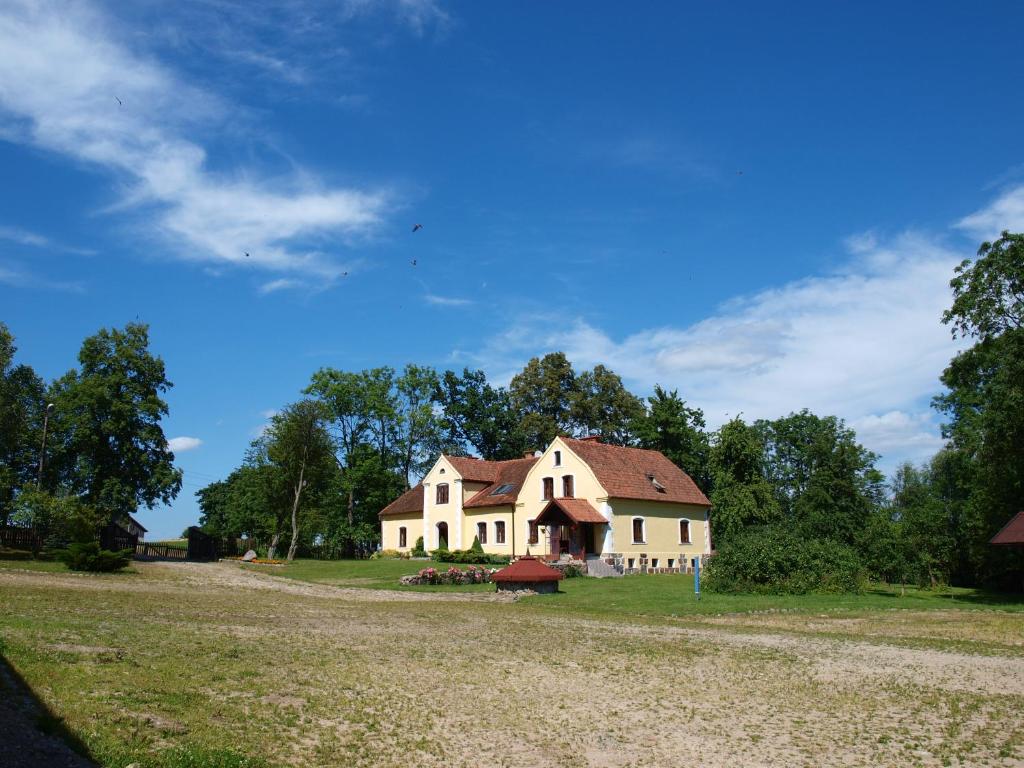 Budova, v ktorej sa dom na vidieku nachádza