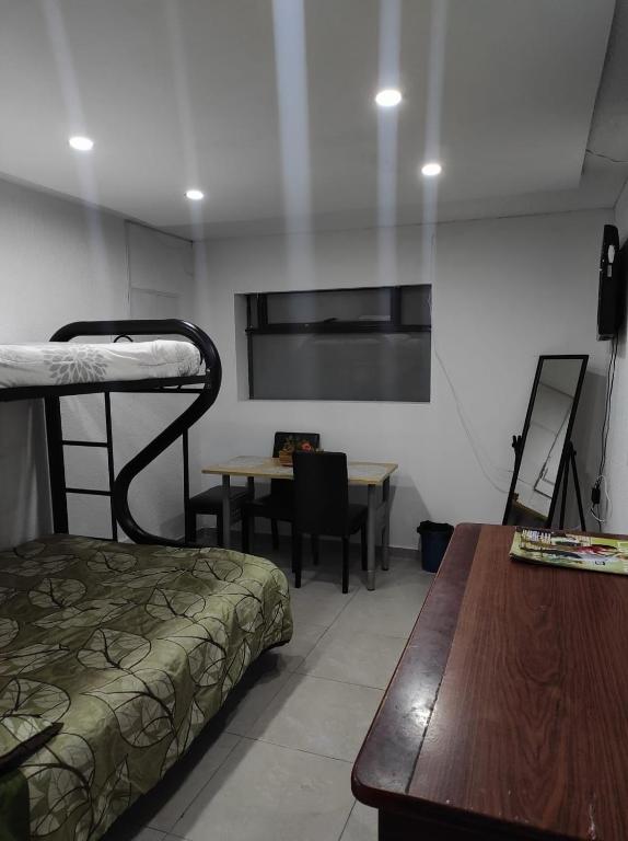 Postel nebo postele na pokoji v ubytování Hotel chimenea calle 100