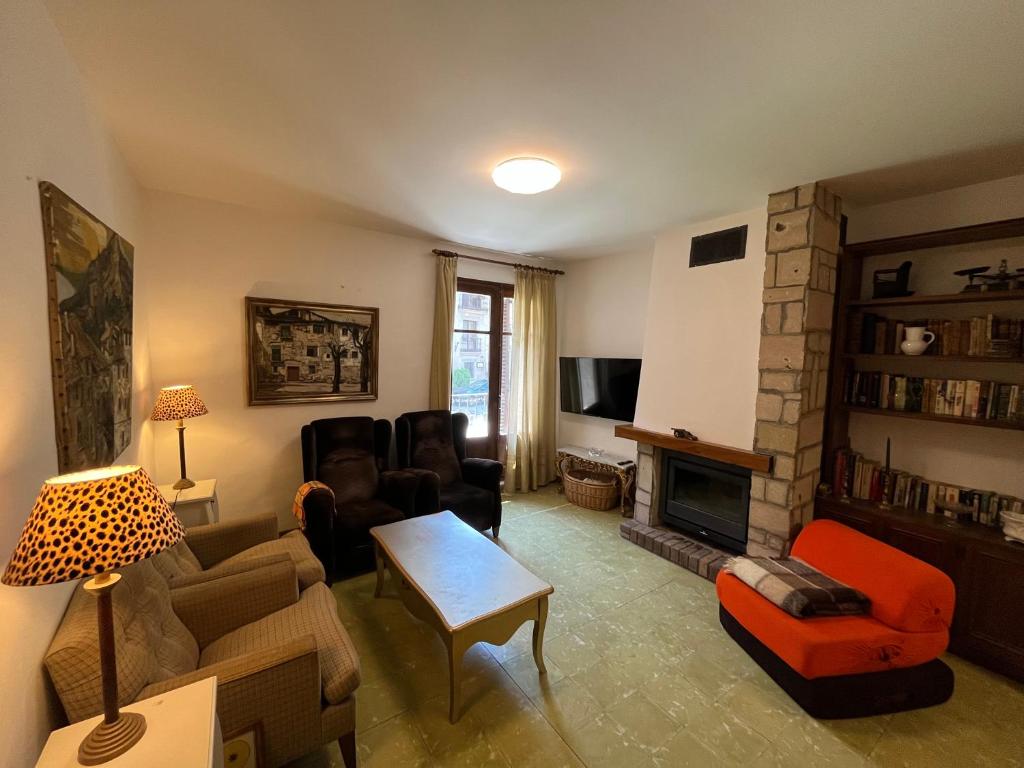 TV a/nebo společenská místnost v ubytování Apartamento en Casa Cardil
