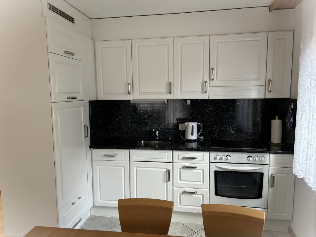 Kuchyň nebo kuchyňský kout v ubytování Residenz Darianne Leukerbad