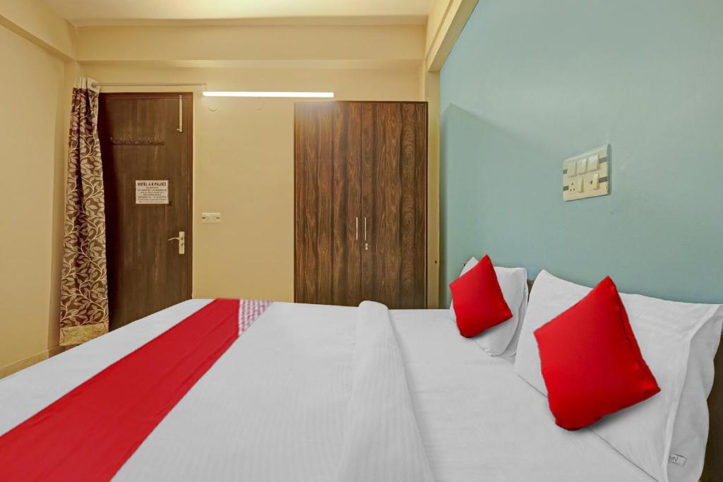 Postel nebo postele na pokoji v ubytování Hotel O A.k Palace