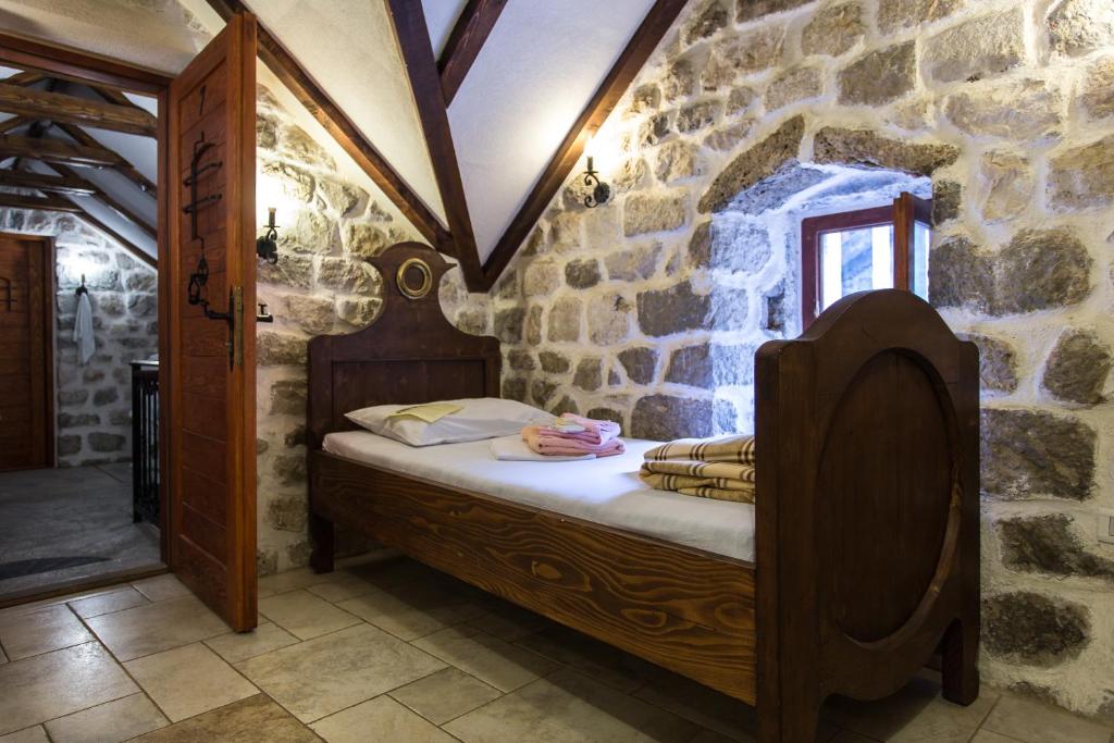 Postel nebo postele na pokoji v ubytování Old Town Youth Hostel
