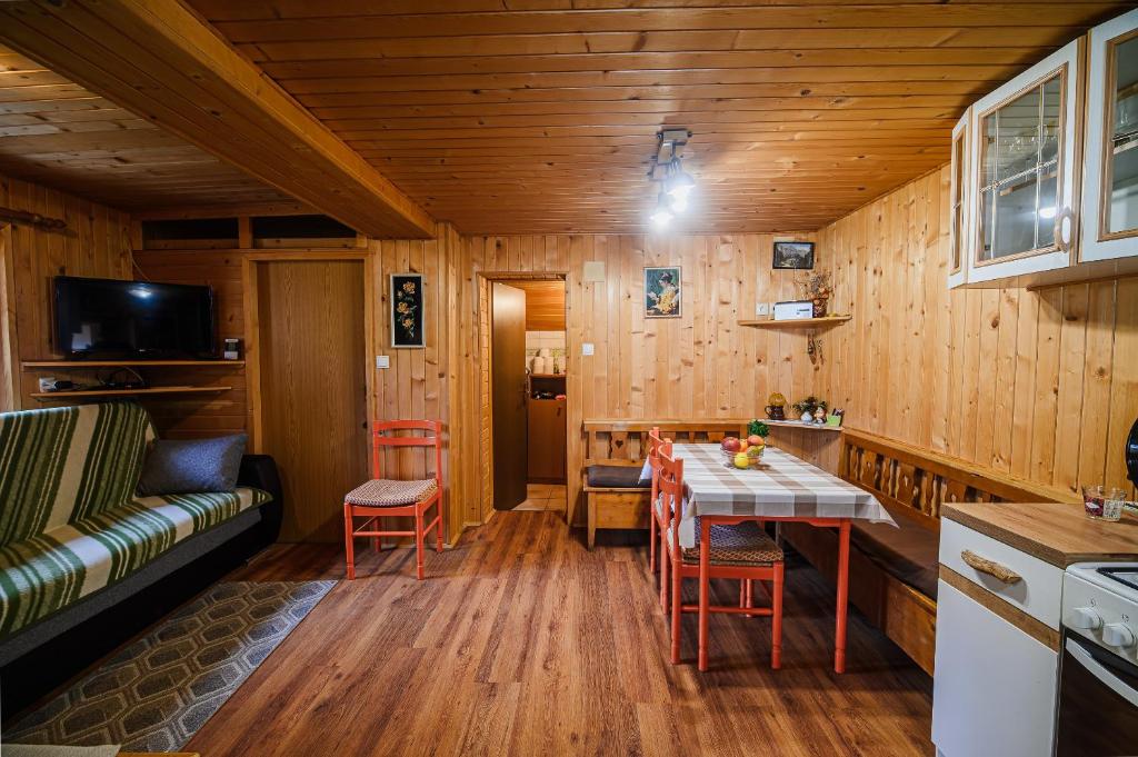 Kuchyň nebo kuchyňský kout v ubytování Cottage of Rising Sun