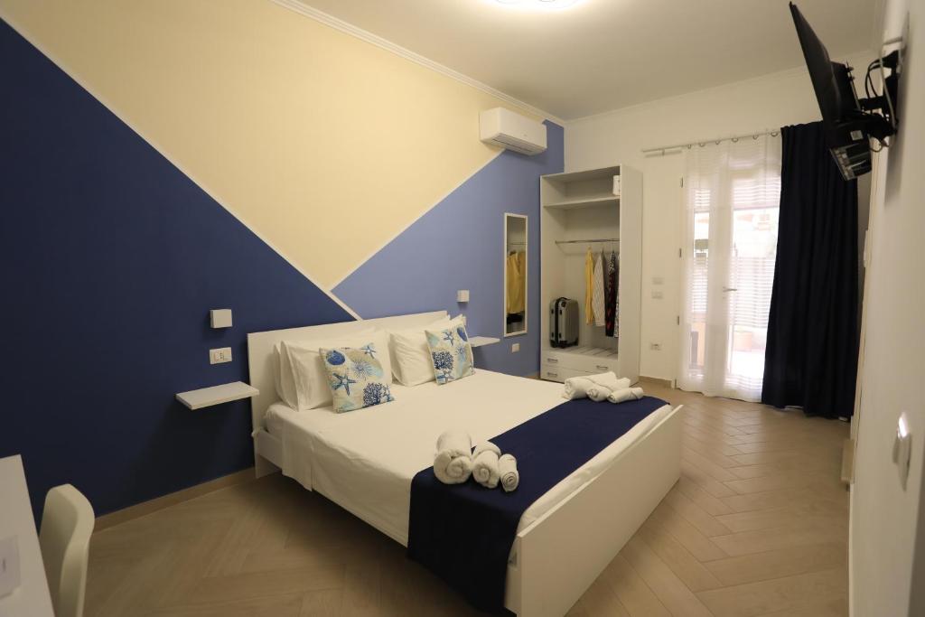 A bed or beds in a room at Casa Onofrio Tropea
