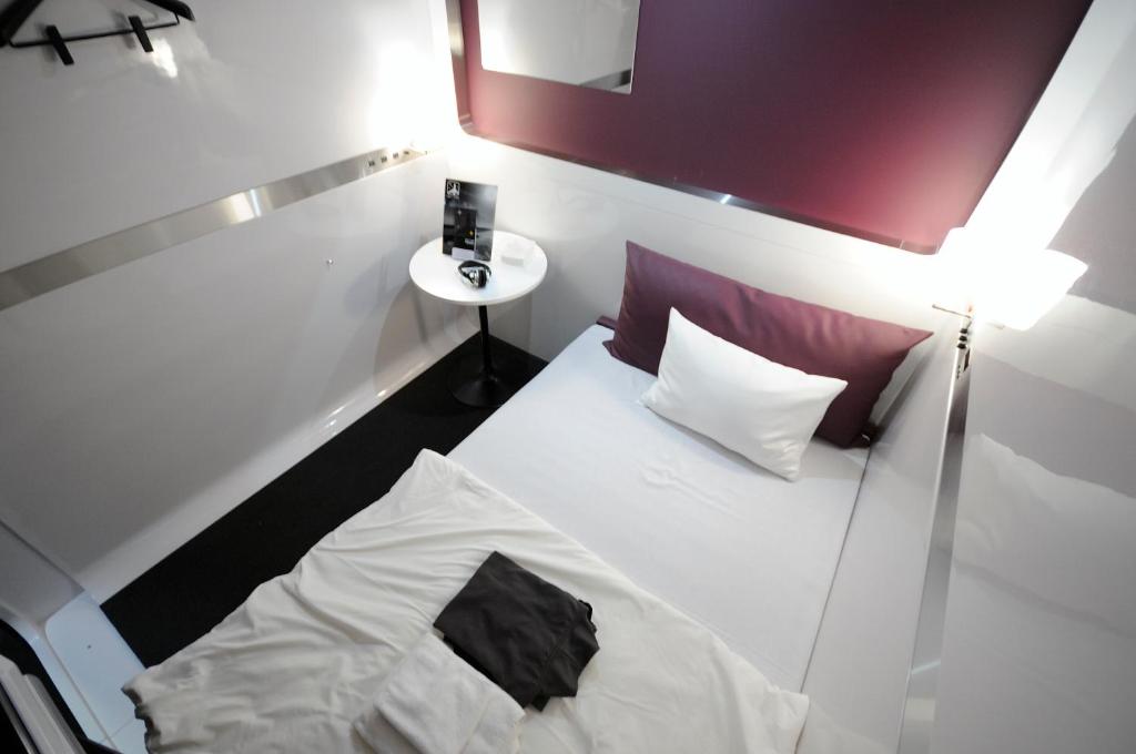 Postel nebo postele na pokoji v ubytování First Cabin Midosuji Namba