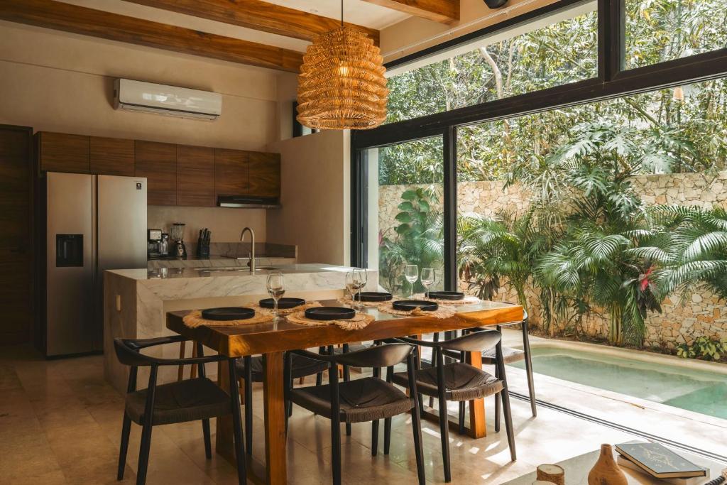 Kuchyň nebo kuchyňský kout v ubytování Trendy 3BR Villa, Private Pool in Tulum Paradise