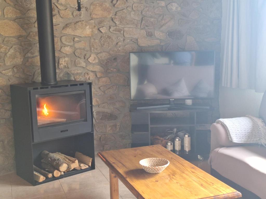 TV a/nebo společenská místnost v ubytování Cal Rosetó