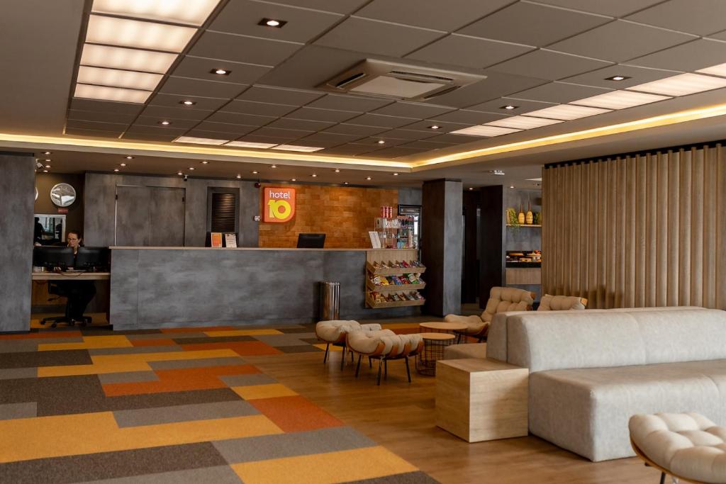 Posezení v ubytování Hotel 10 Ponta Grossa