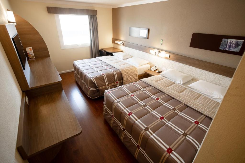 Postel nebo postele na pokoji v ubytování Hotel 10 Ponta Grossa