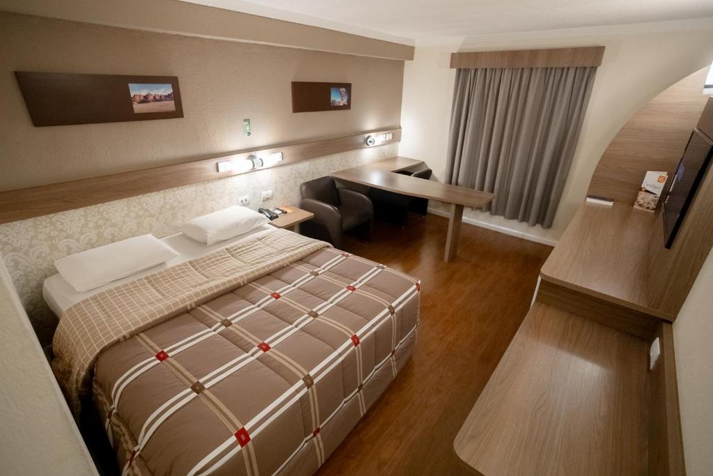 Postel nebo postele na pokoji v ubytování Hotel 10 Ponta Grossa