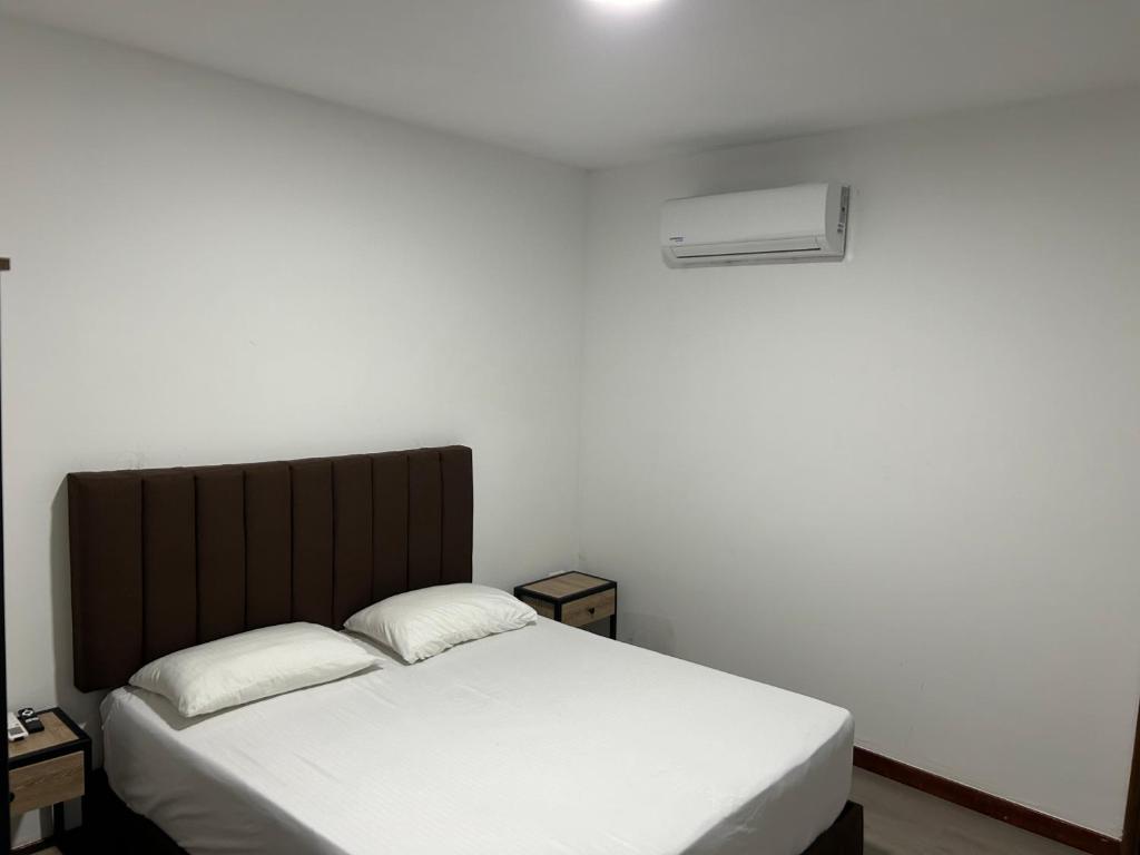 Postel nebo postele na pokoji v ubytování Hotel Gallery By 70